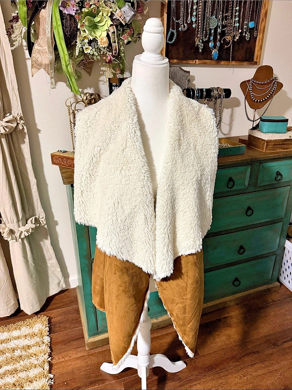 Mumu Mellow Faux Fur Color Block Vest Size Medium Like New